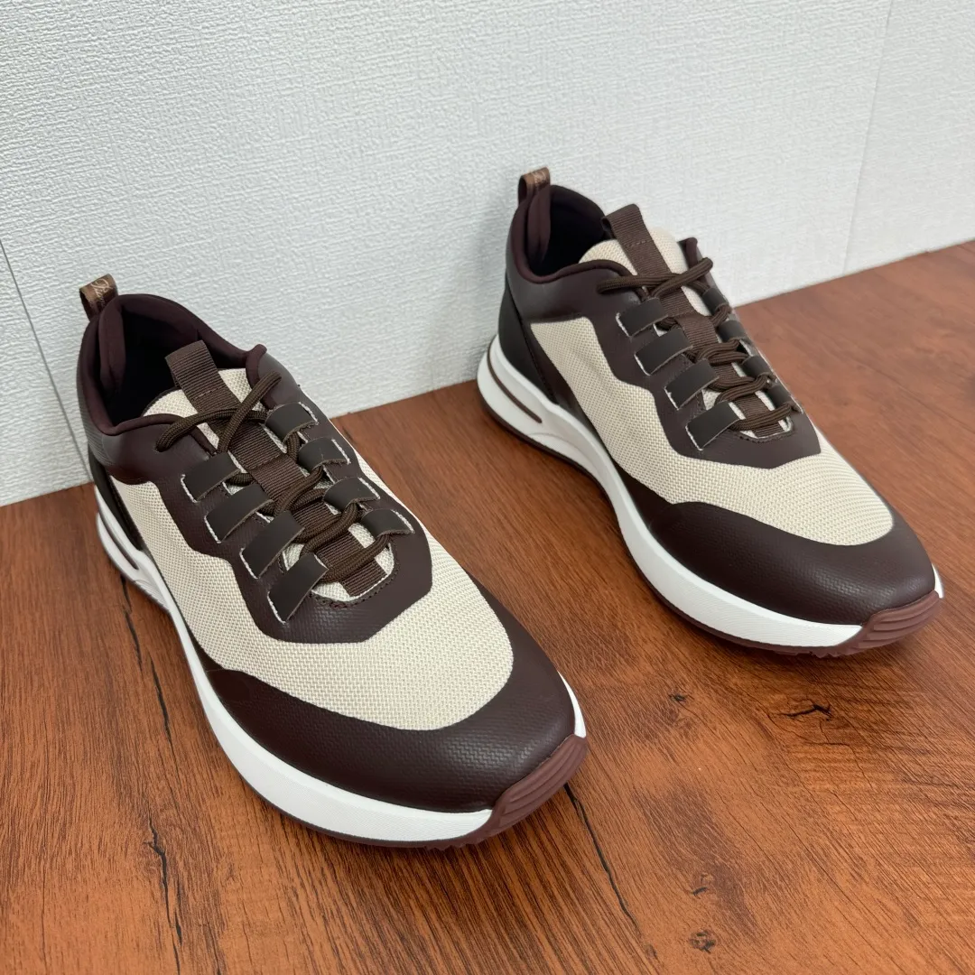 Batch 760 Loro Piana mesh cowhide stitching casual sports men's shoes LP jogging shoes OEM original soles feel free to enter the counter! This casual shoe is knitted from Wind fiber, giving it a unique three-dimensional effect. The unique silhouette narrows slightly at the midsection and is embellished with nappa leather details. The lightweight rubber sole and studs on the edge enhance traction and stability, and functional details full of modern aesthetics add a sporty style to the shoe. The upper uses a hot-melt edge-sealing process. The lightweight technical material of the Kummel-colored rubber outsole is inlaid with cushioning pads on the inside of the sole to distribute the weight more evenly and reduce the load during walking. The leather eyelets are directly set on the upper fixed to the sole to ensure stability. The rear is equipped with cushioning pads to improve wearing comfort. The full package of the counter comes with a shoelace insole. Multiple colors available! Fabric: 100% nylon Decoration: 100% cow leather Accessories: 100% polyurethane Size: 39-40-41-42-43-44 Standard leather shoe size (38/45 can be customized and returns and exchanges are not supported) Item number: FAM1718 White Coffee